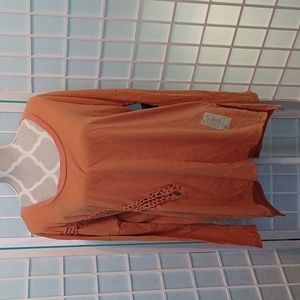 NEW! RVCA top with detailing  5308